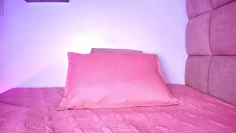 Snapshot of miia_01_ chatting on 09/20/25, 11:55 Mia online show from 09/20/25, 11:55