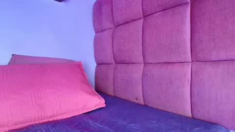 Snapshot of miia_01_ chatting on 09/25/25, 11:58 Mia online show from 09/25/25, 11:58