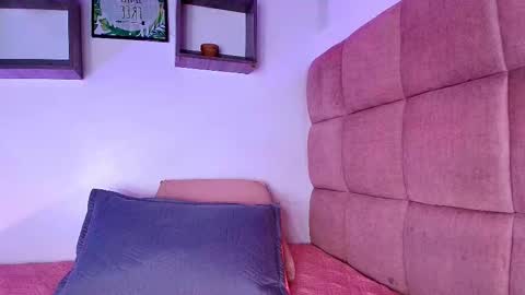 Snapshot of miia_01_ chatting on 09/27/25, 11:59 Mia online show from 09/27/25, 11:59