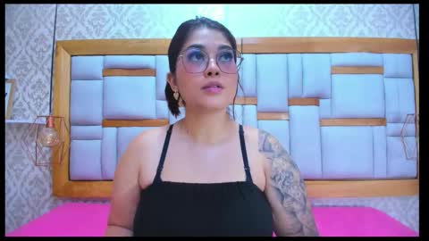 Snapshot of miia_01_ chatting on 11/02/25, 12:07 Mia online show from 11/02/25, 12:07