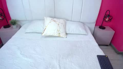 Miia colliins   online show from 09/17/25, 12:40