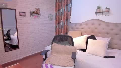 Snapshot of miia_jhones16 chatting on 01/23/25, 05:45 Mia Jhones online show from 01/23/25, 05:45