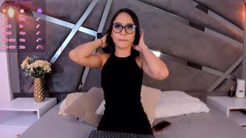 Mia  online show from 10/02/25, 12:12