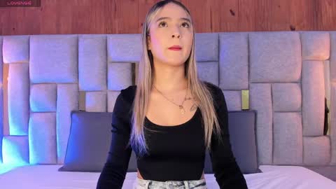 Mia  online show from 04/28/26, 11:26