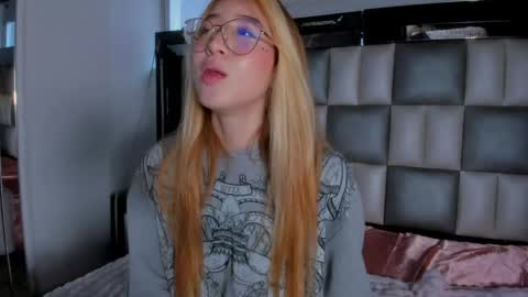Snapshot of miia_spencer chatting on 05/27/26, 02:03 Mia online show from 05/27/26, 02:03