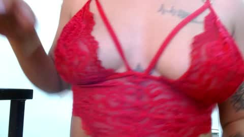 miia online show from 12/31/24, 11:06