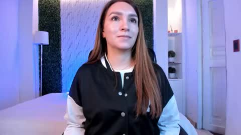 Snapshot of miia_taylors chatting on 12/19/25, 11:39 Miia 3 online show from 12/19/25, 11:39