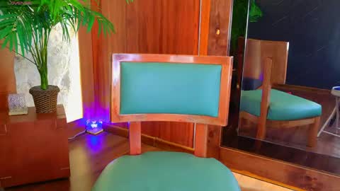 Snapshot of miiaa_cooper chatting on 04/13/26, 04:01 CALL ME MIA online show from 04/13/26, 04:01