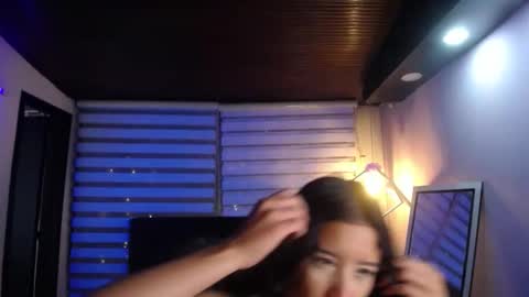 miiaa_evans1 online show from 10/19/25, 11:11