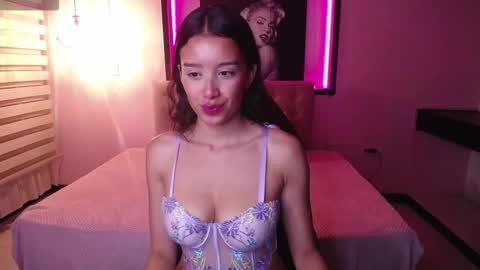 miiaa_evans1 online show from 10/26/25, 12:11