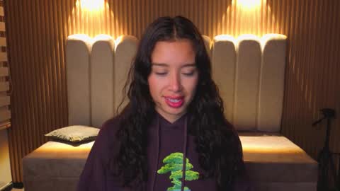 miiaa_evans1 online show from 12/21/25, 11:39