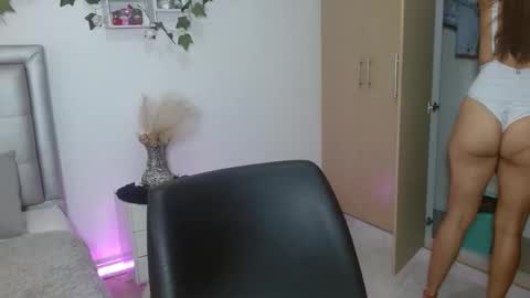 miiaa_k online show from 04/18/26, 07:45