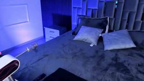 Mia Monroe online show from 11/19/25, 08:20