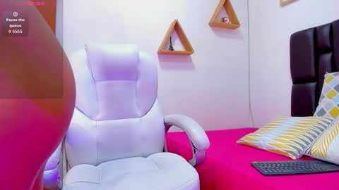 mia sofia online show from 10/20/25, 08:42