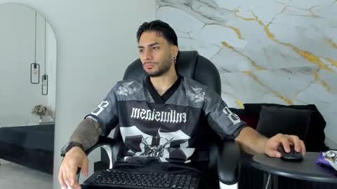 Daniel online show from 10/15/25, 01:11