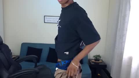 Snapshot of miiloo18 chatting on 11/05/25, 09:15 Jordan online show from 11/05/25, 09:15