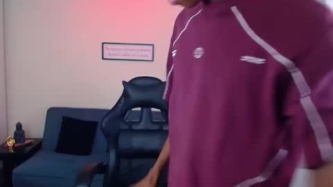 Snapshot of miiloo18 chatting on 11/06/25, 08:10 Jordan online show from 11/06/25, 08:10