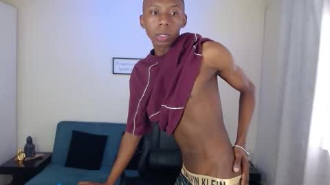 Snapshot of miiloo18 chatting on 11/11/25, 05:13 Jordan online show from 11/11/25, 05:13