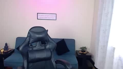 Snapshot of miiloo18 chatting on 11/25/25, 08:42 Jordan online show from 11/25/25, 08:42