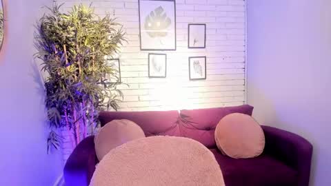 miilu  online show from 02/25/25, 06:58