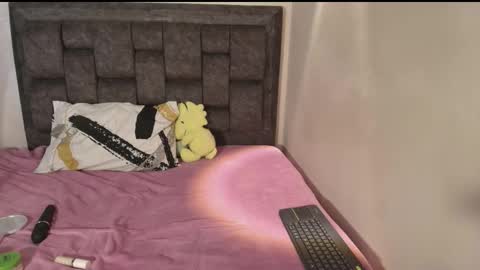 Snapshot of miiss_emmy chatting on 09/11/25, 06:52 Emmy online show from 09/11/25, 06:52