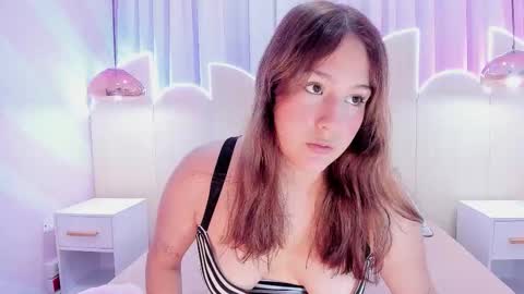 Snapshot of miiss_emmy chatting on 10/07/25, 07:22 Emmy online show from 10/07/25, 07:22