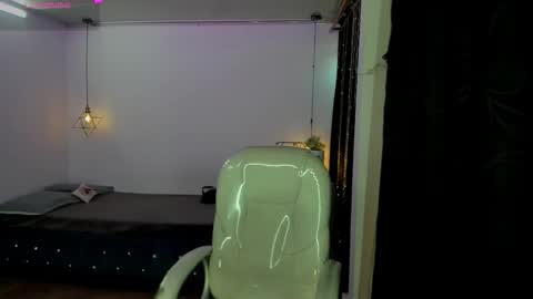 miiss_greyy online show from 09/22/25, 12:18