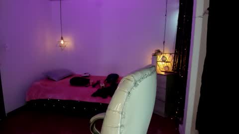 miiss_greyy online show from 10/10/25, 12:04