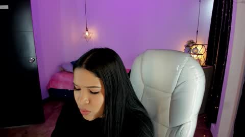 miiss_greyy online show from 10/13/25, 12:05