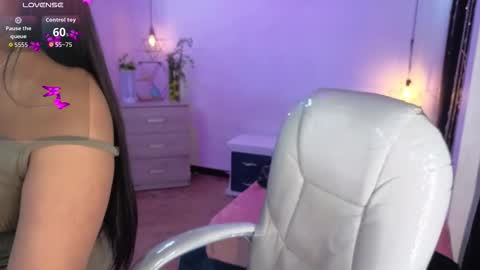 miiss_greyy online show from 10/28/25, 11:47