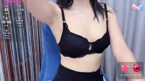 Snapshot of miixuuee chatting on 10/09/25, 12:52 Ema online show from 10/09/25, 12:52