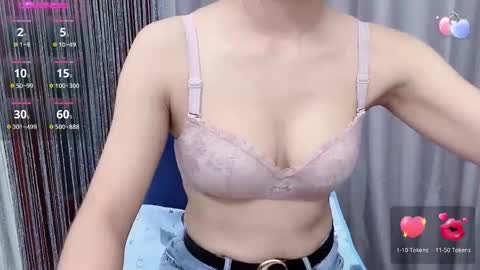 Snapshot of miixuuee chatting on 10/12/25, 12:20 Ema online show from 10/12/25, 12:20