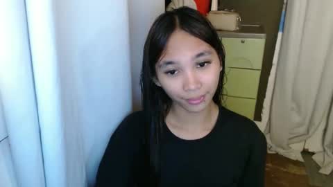 Snapshot of mika_cora chatting on 04/18/26, 10:19 MIKA online show from 04/18/26, 10:19