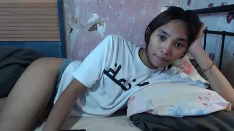 Snapshot of mika_cora chatting on 04/24/26, 02:47 MIKA online show from 04/24/26, 02:47