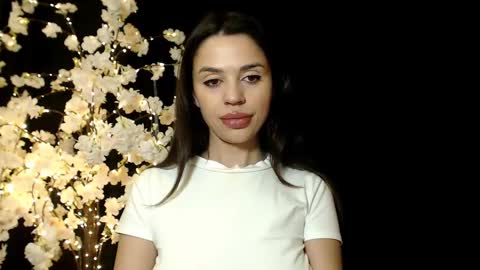 Snapshot of mika_gold7 chatting on 12/09/24, 10:00 Mika online show from 12/09/24, 10:00