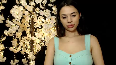 Snapshot of mika_gold7 chatting on 12/16/24, 07:00 Mika online show from 12/16/24, 07:00