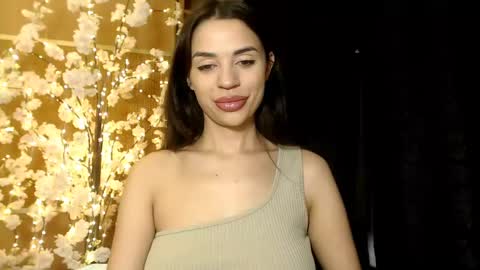 Snapshot of mika_gold7 chatting on 12/18/24, 09:58 Mika online show from 12/18/24, 09:58