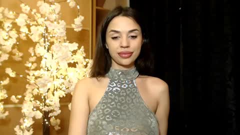 Snapshot of mika_gold7 chatting on 12/23/24, 04:50 Mika online show from 12/23/24, 04:50