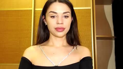 Snapshot of mika_gold7 chatting on 02/05/25, 01:22 Mika online show from 02/05/25, 01:22