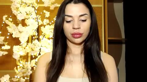 Snapshot of mika_gold7 chatting on 02/10/25, 12:18 Mika online show from 02/10/25, 12:18