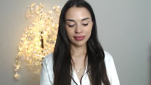 Snapshot of mika_gold7 chatting on 09/30/25, 01:49 Mika online show from 09/30/25, 01:49