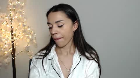 Snapshot of mika_gold7 chatting on 10/01/25, 09:59 Mika online show from 10/01/25, 09:59