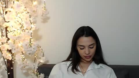 Snapshot of mika_gold7 chatting on 10/30/25, 04:52 Mika online show from 10/30/25, 04:52