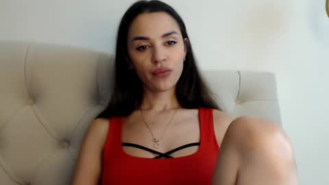 Snapshot of mika_gold7 chatting on 10/31/25, 05:25 Mika online show from 10/31/25, 05:25