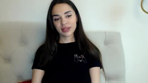 Snapshot of mika_gold7 chatting on 11/10/25, 09:03 Mika online show from 11/10/25, 09:03