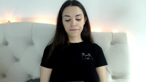 Snapshot of mika_gold7 chatting on 12/14/25, 07:40 Mika online show from 12/14/25, 07:40