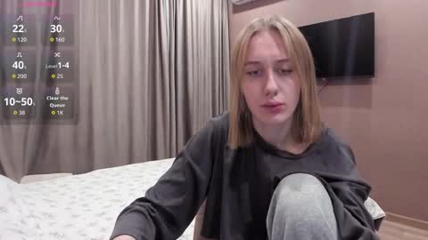 Mika online show from 11/07/25, 10:43