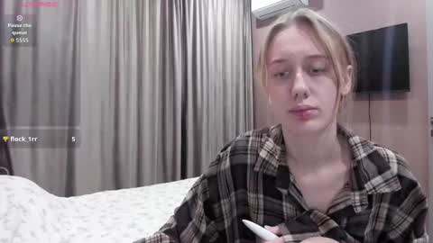 Mika online show from 12/02/25, 10:49