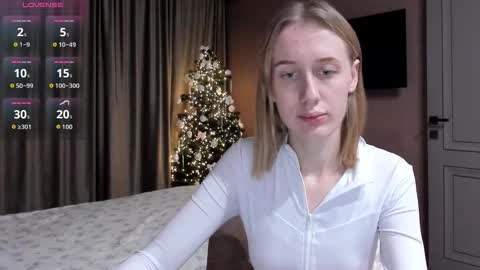 Snapshot of mika_ray chatting on 12/20/25, 11:45 Mika online show from 12/20/25, 11:45