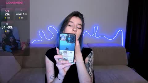 Snapshot of mika_reid chatting on 11/18/25, 11:14 Mika online show from 11/18/25, 11:14